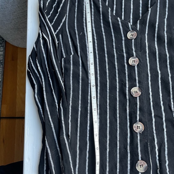 Short Boutique Button-down Shirt - Picture 3 of 3